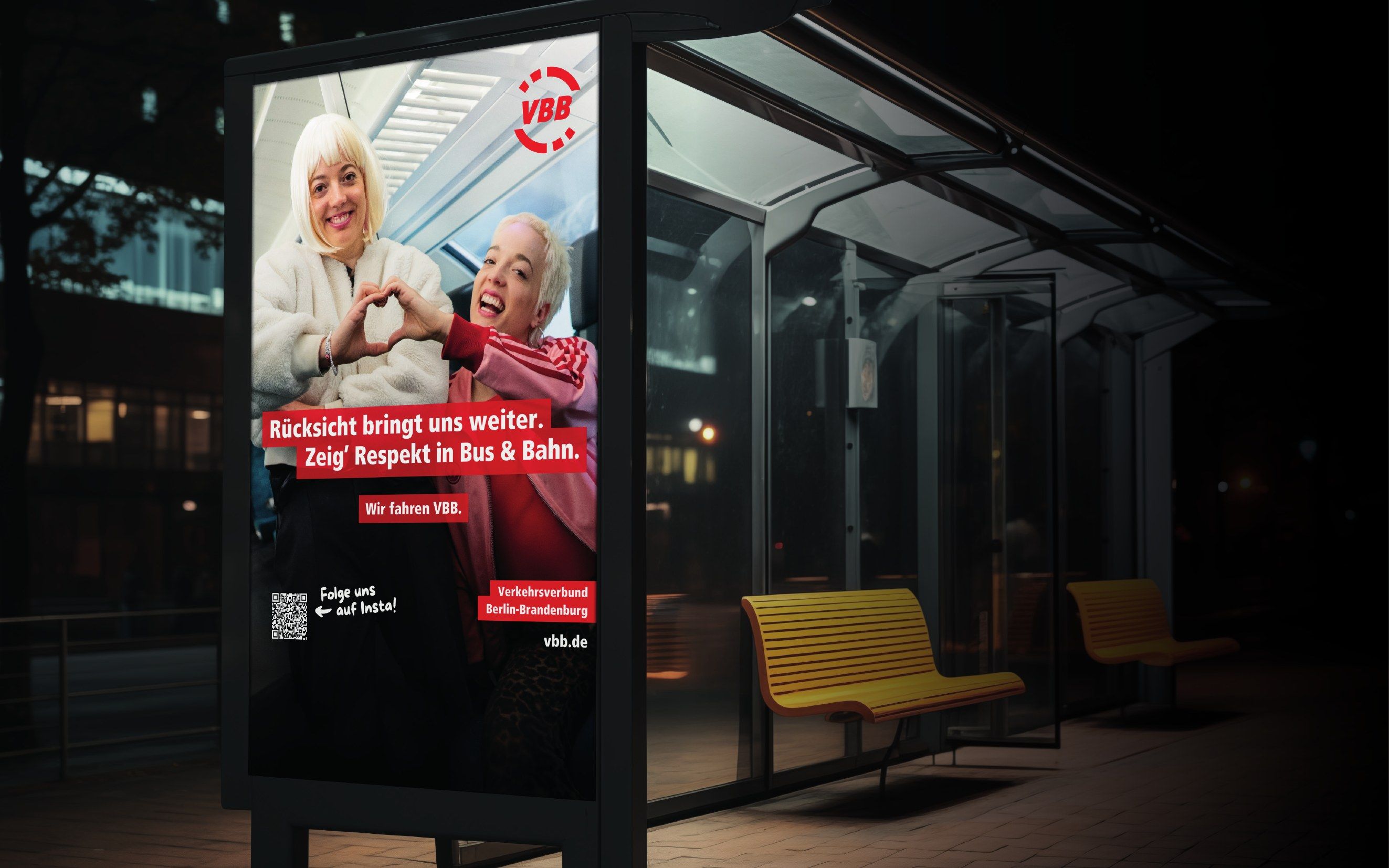 City-Light-Poster der Kampagne an einer Haltestelle