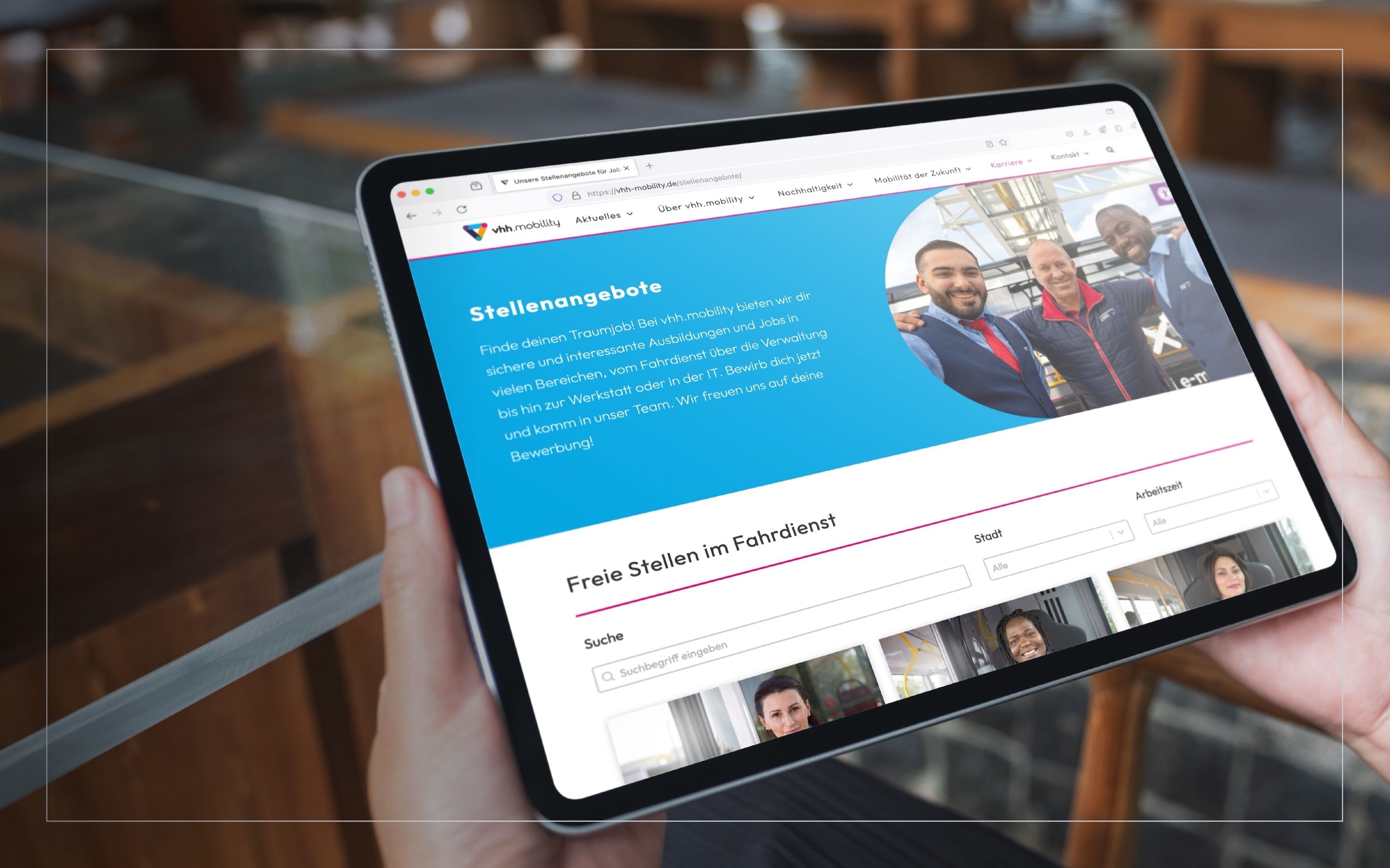Die Karriereseite von vhh.mobility mit den Stellenangeboten auf einem Tablet